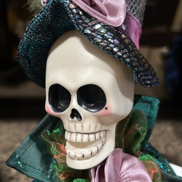 Christian Siriano Skeleton Dolls
Couple Halloween Mardi Gras Anytime Posable - Picture 6 of 11